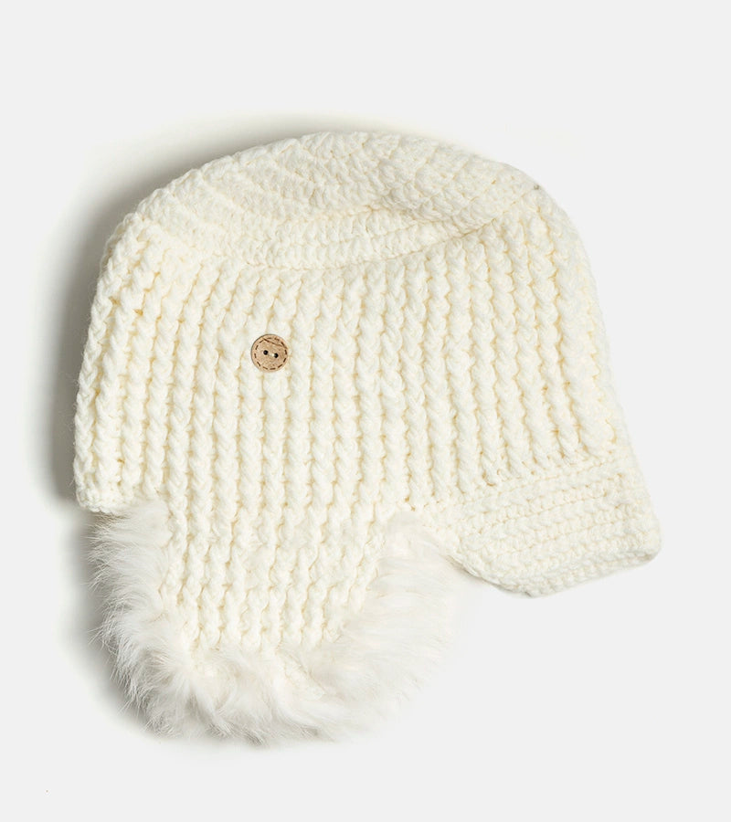 2-Bílá čepice s chrániči sluchu Zora-2