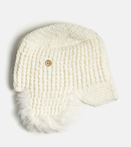 2-Bílá čepice s chrániči sluchu Zora-2