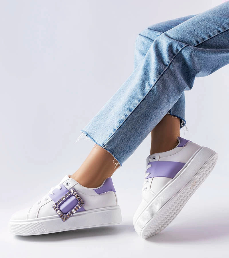 3-Bílé tenisky zdobené fialovou přezkou Ike-3