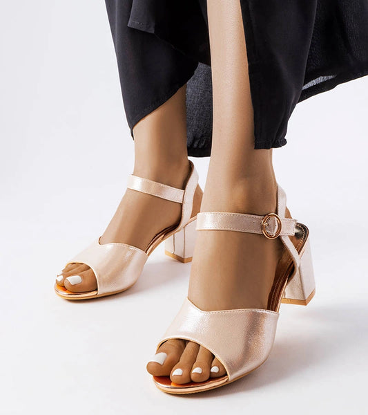 2-Zlaté sandály Vinceza na jehlovém podpatku-2