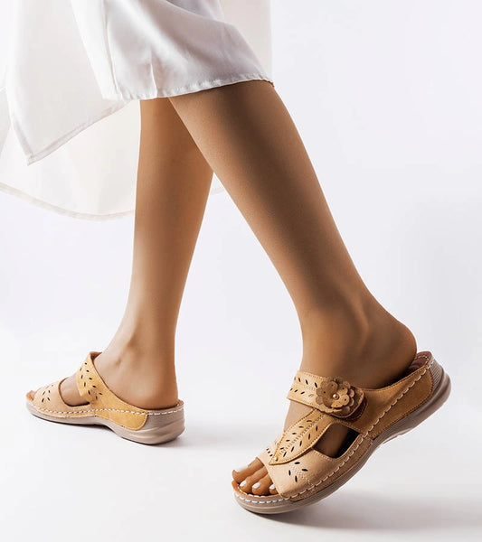 2-Béžové žabky na nízkém podpatku Jolanta-2