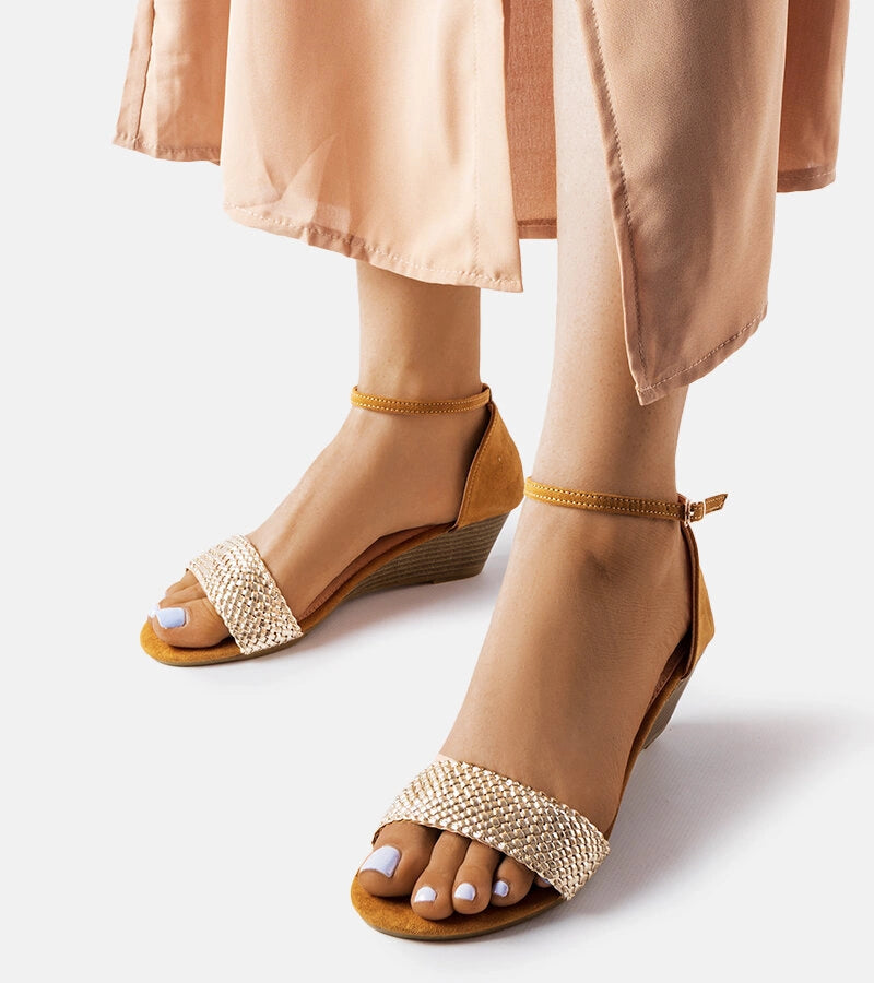 3-Zlaté sandály Veltri na platformě a podpatku-3