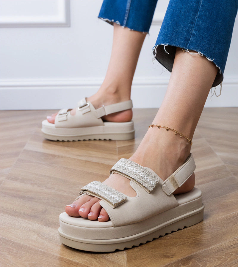 3-Béžové sandály s vyšívanými pásky na platformě Jenisej-3