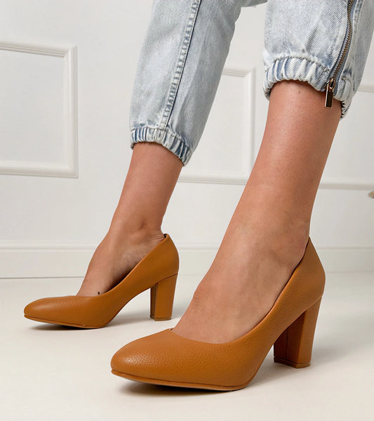 2-Béžové klasické lakované lodičky na jehlovém podpatku Spenny-2