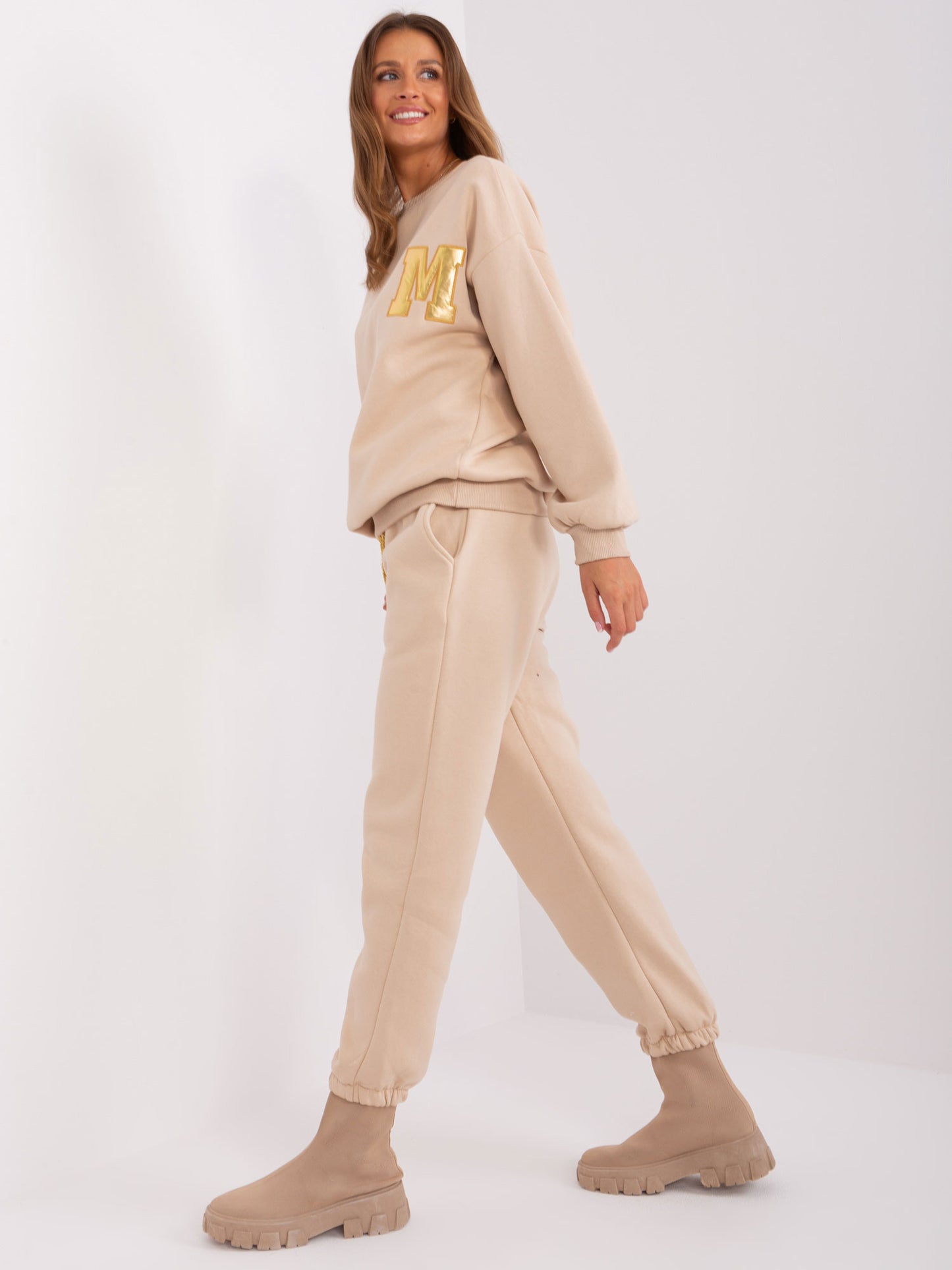 2016103454440-4-Your Red Lips-4