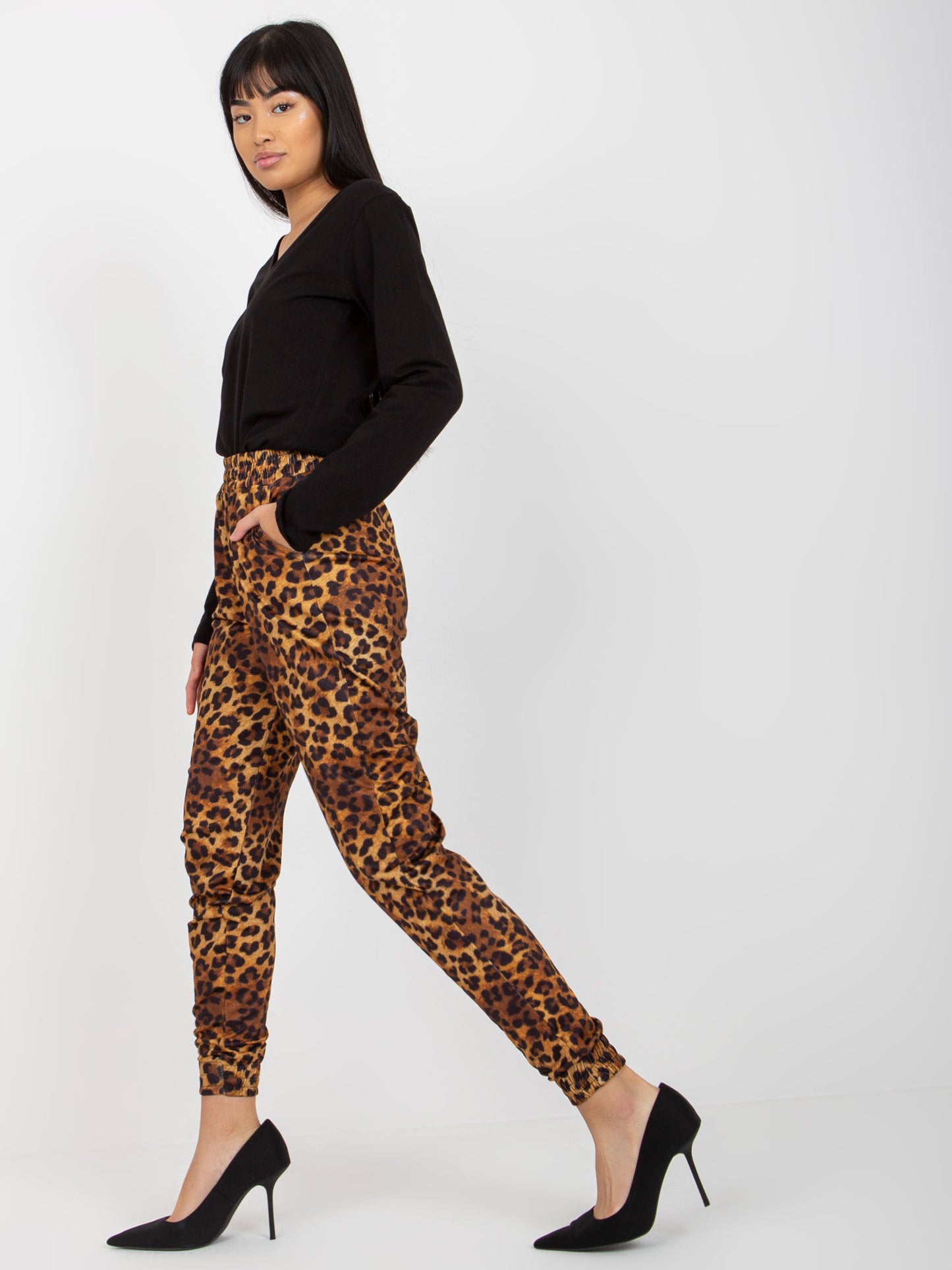 2016103312382-4-Vikki-4