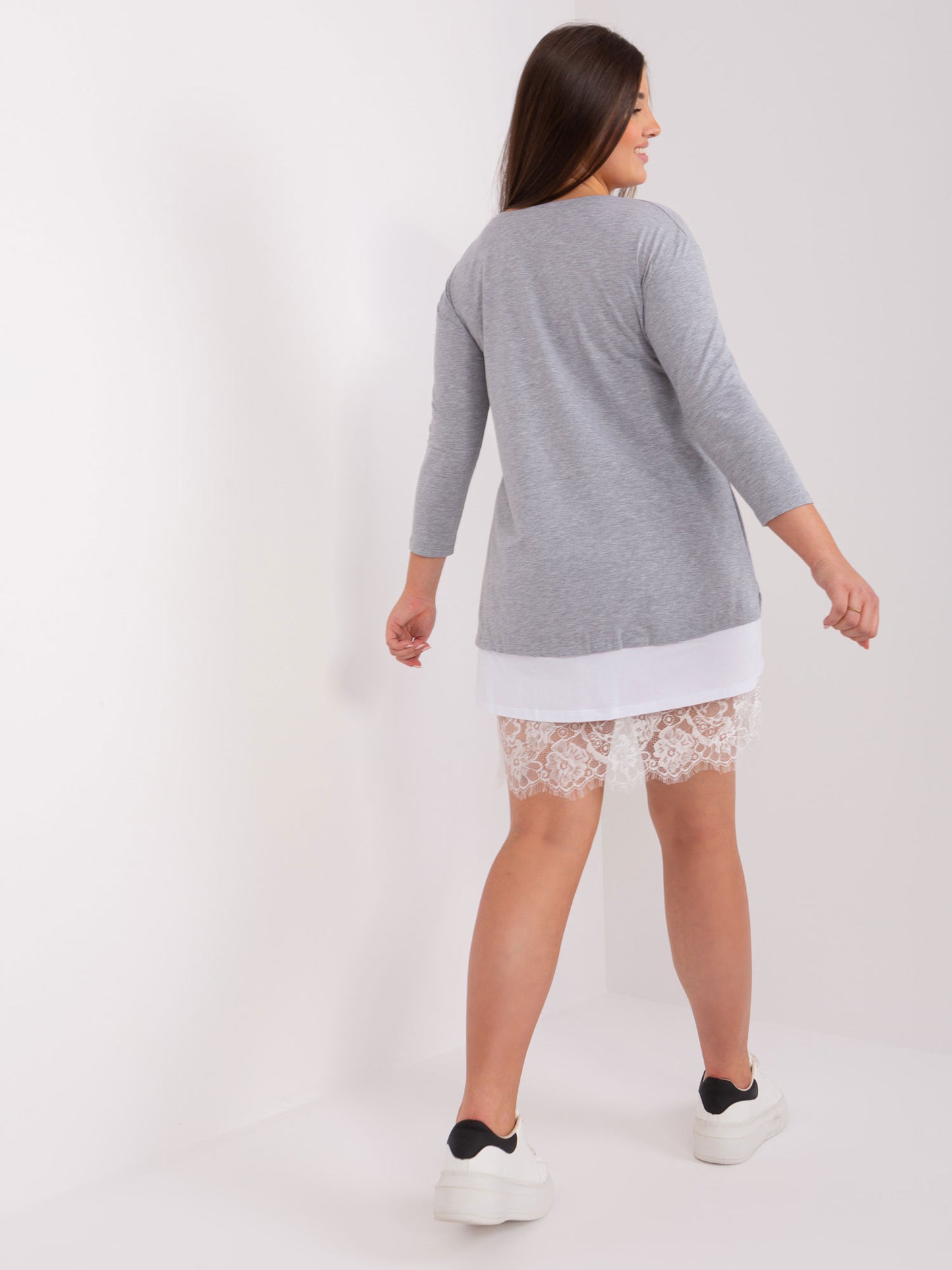 2016103427178-5-Lily Rose-5