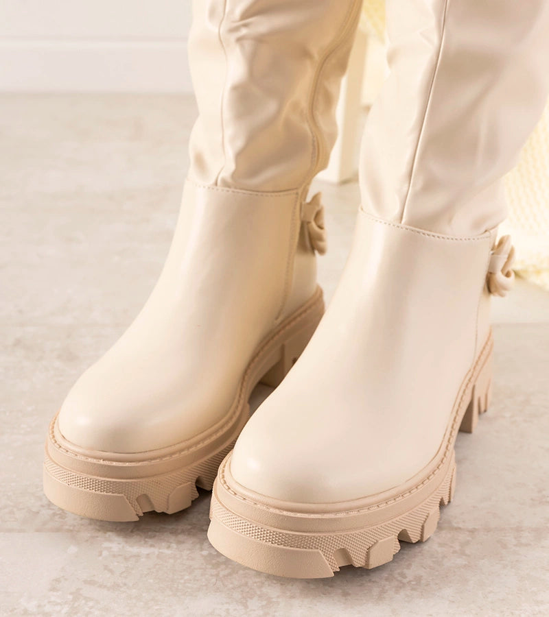 3-Béžová boty s řetízkem Coniak-3