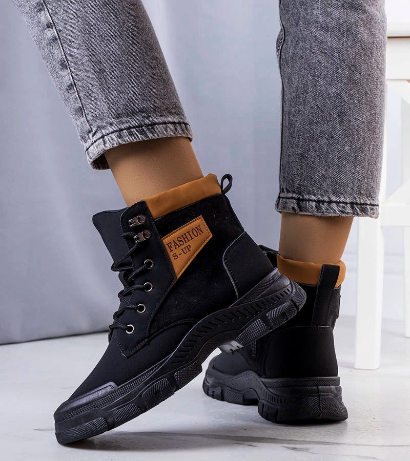 3-Černý izolovaný boty Fordla-3