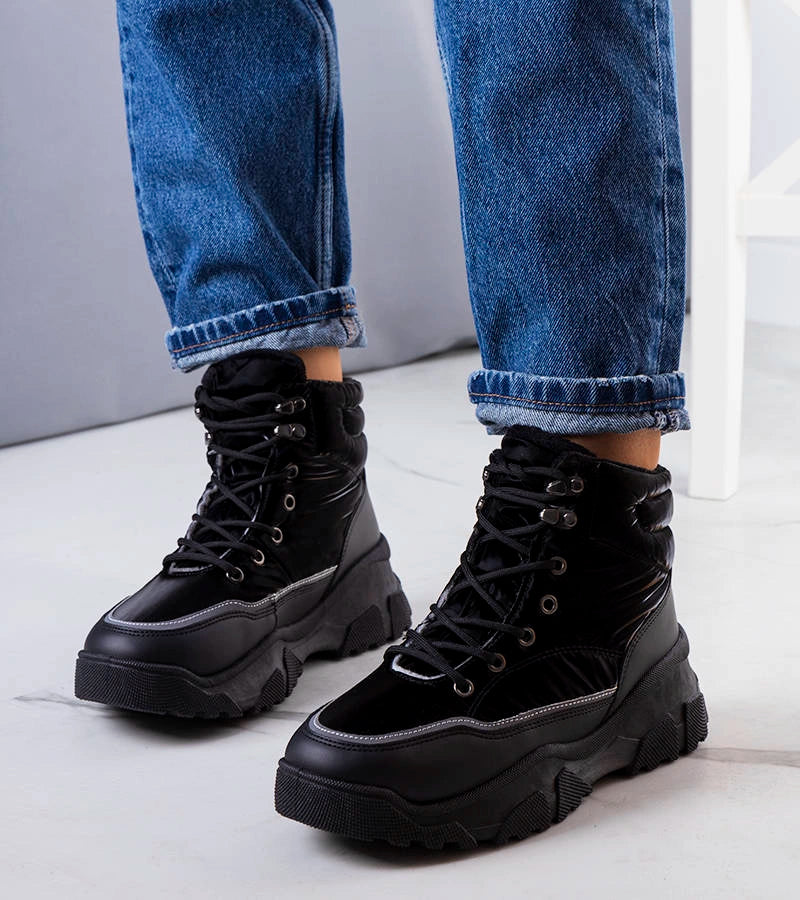 3-Černý izolovaný boty Rimu-3