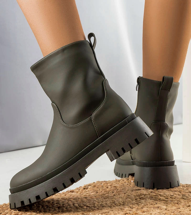 3-Zelený izolovaný boty Basil-3