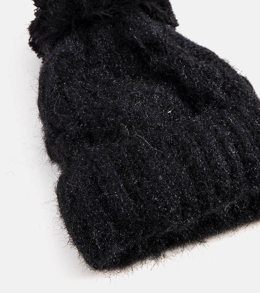 2-Černá čepice s bambulí Karloti-2