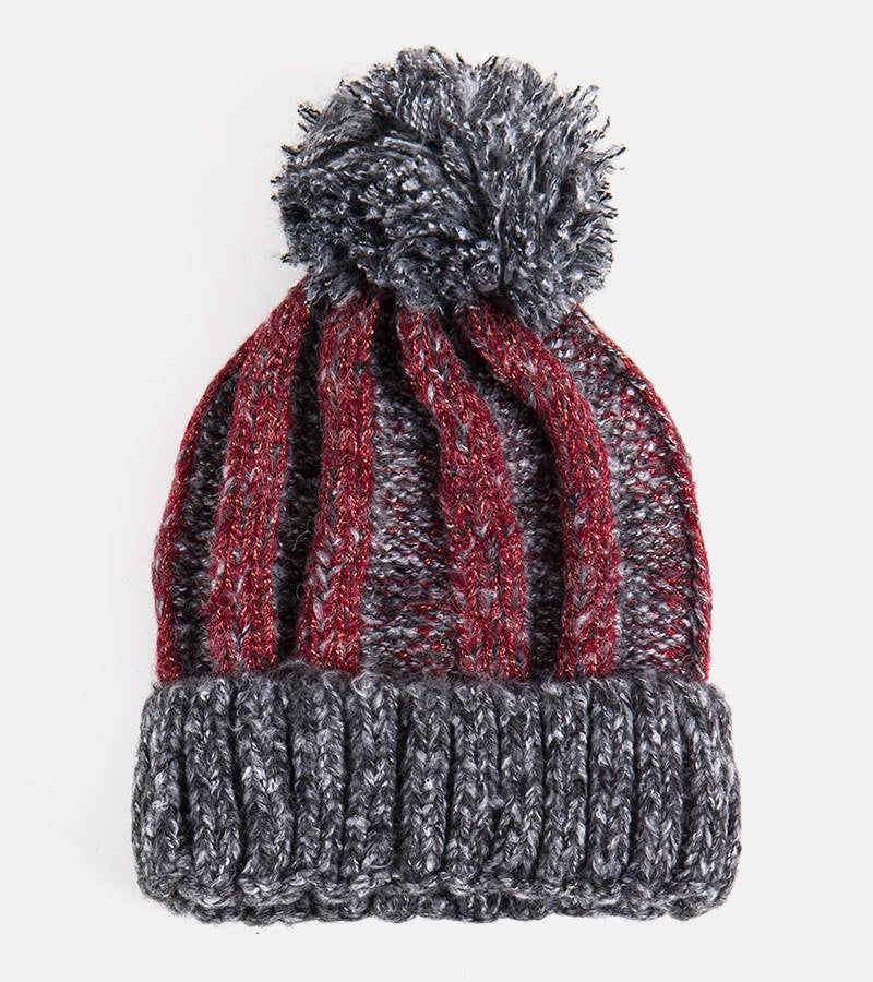 1-Černá čepice s bambulí Cormil-1