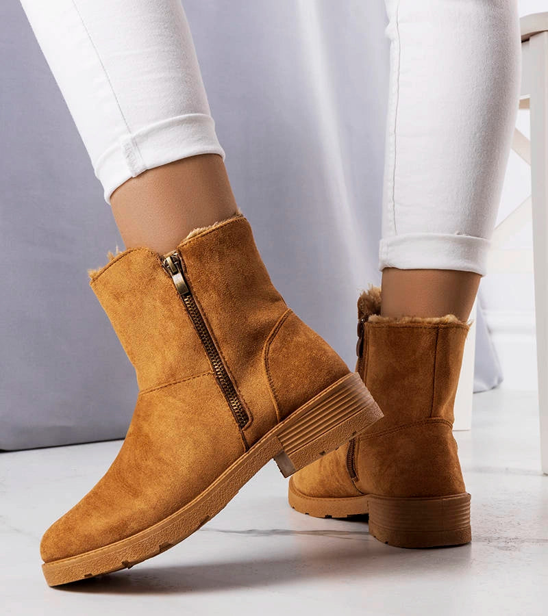 3-Hnědá boty izolovaná Salona-3