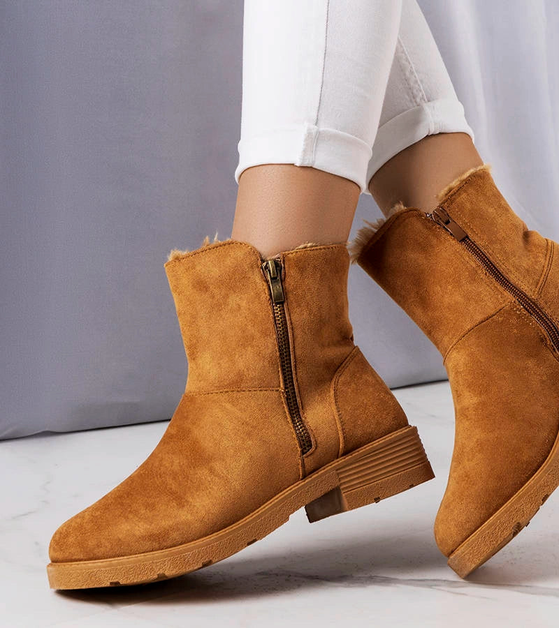 1-Hnědá boty izolovaná Salona-1