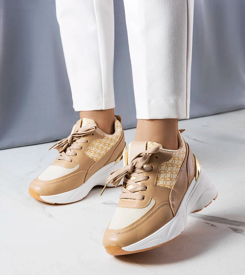 1-Béžové tenisky zdobené monogramem Lora-1