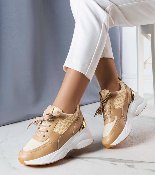 2-Béžové tenisky zdobené monogramem Lora-2