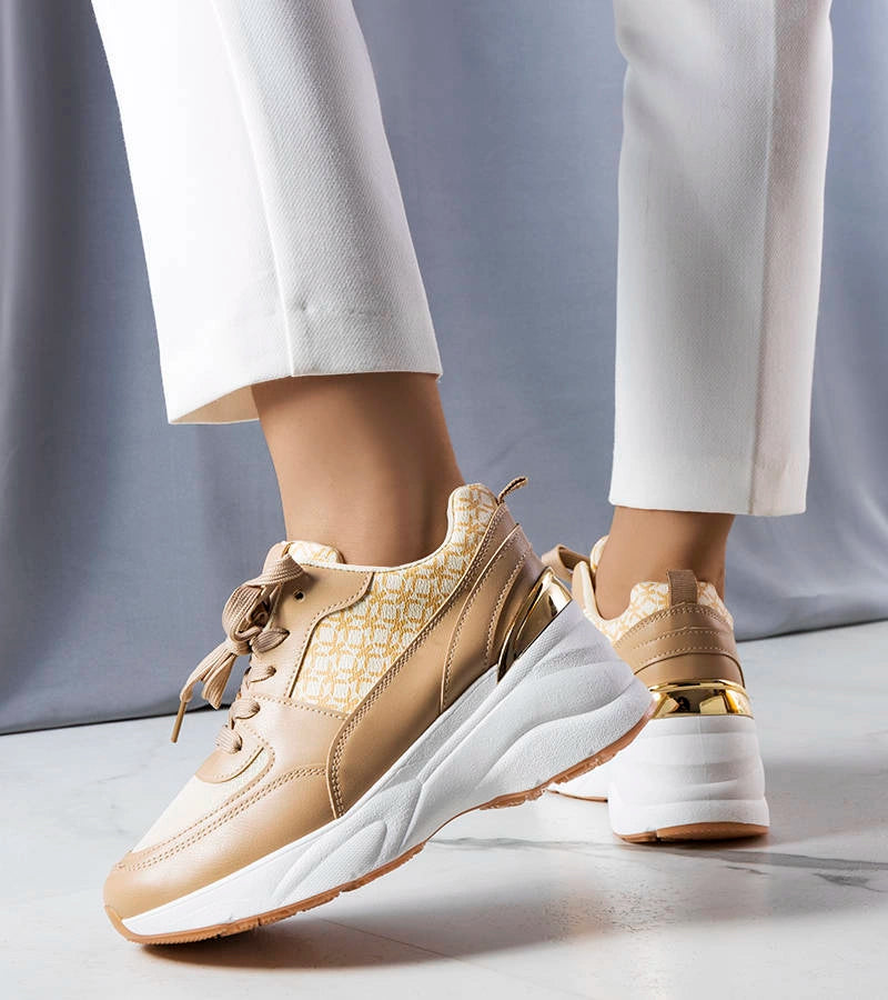 3-Béžové tenisky zdobené monogramem Lora-3