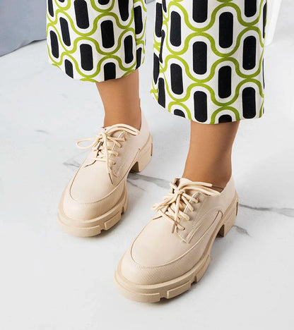 2-Béžové polobotky na pevné podrážce Kay-2