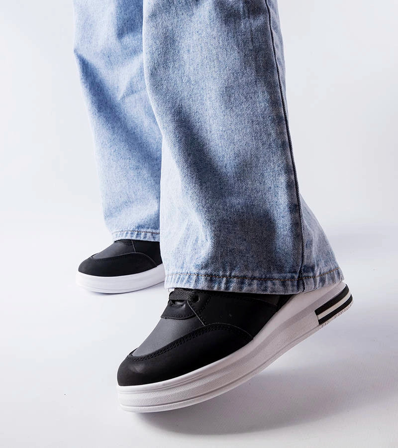 3-Černé tenisky CinqMars na podpatku-3