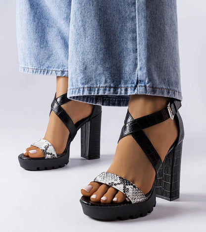 2-Bílé sandály Trépanier s potiskem hadí kůže-2