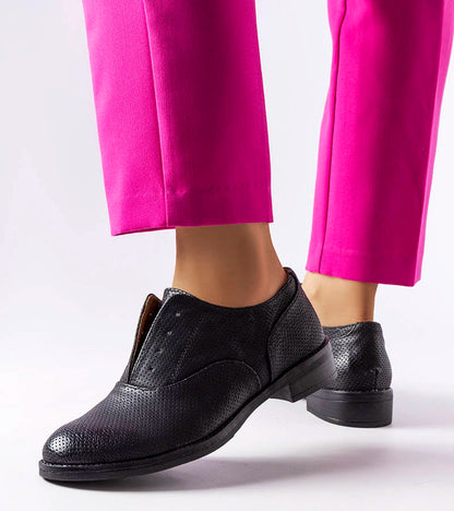 2-Černé perforované polobotky Kairaouani-2