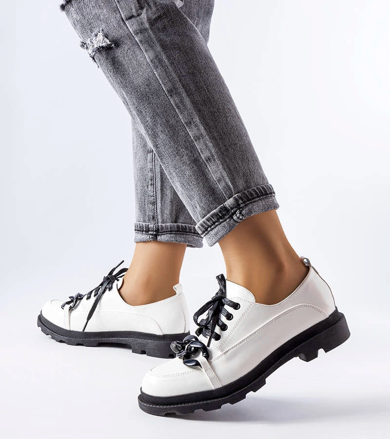 3-Bílé polobotky s řetízkem Allain-3