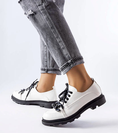 3-Bílé polobotky s řetízkem Allain-3