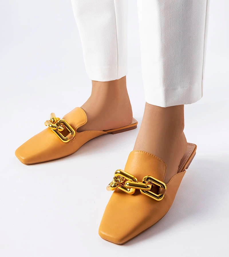 1-Hickory hnědé žabky s řetízkem-1