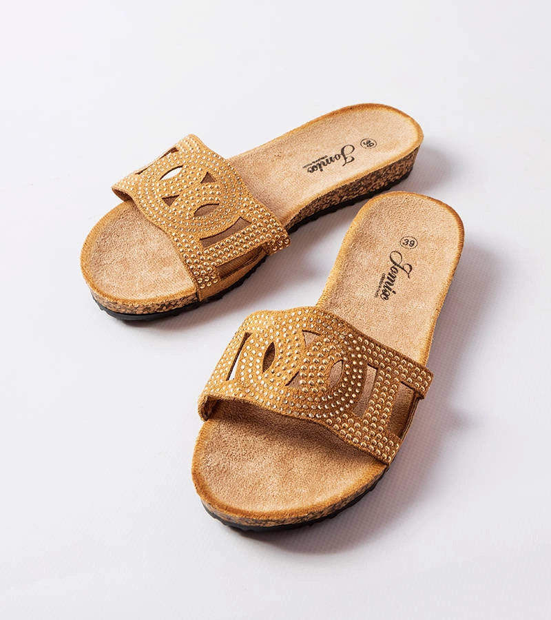 3-Béžové žabky zdobené kamínky Lagacé-3