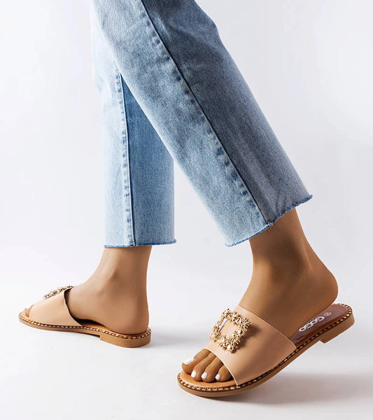 2-Béžové žabky s ozdobou Miriama-2