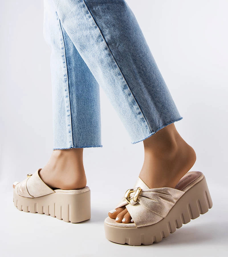 2-Zlaté dámské žabky Laura na podpatku-2