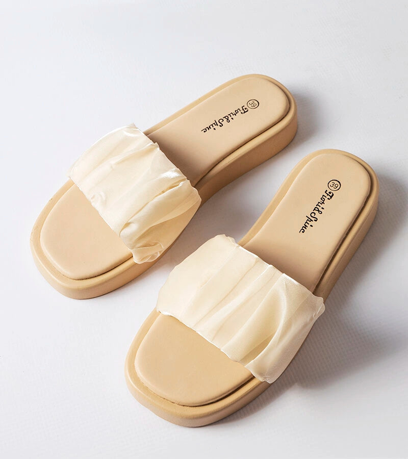 3-Béžové žabky zdobené Boulevardským záhybem-3