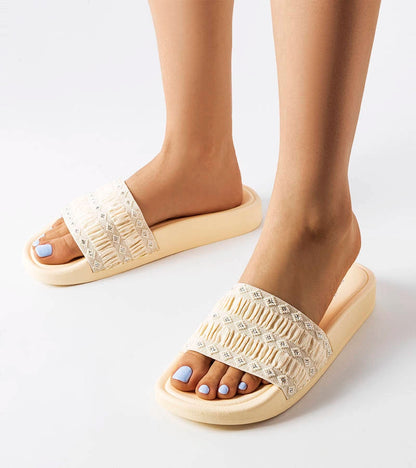 1-Béžové žabky zdobené záhybem Ernest-1