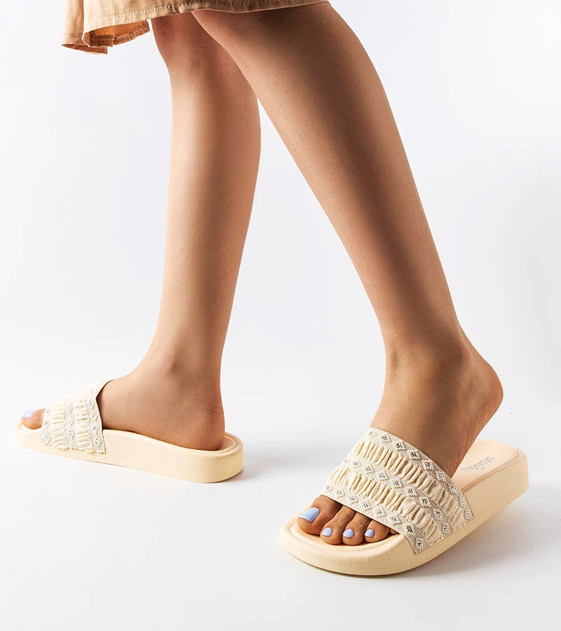 2-Béžové žabky zdobené záhybem Ernest-2