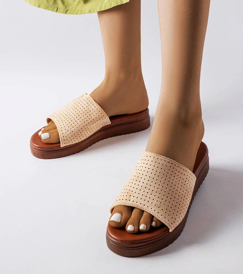 2-Béžové žabky s prolamovaným svrškem Idabel-2