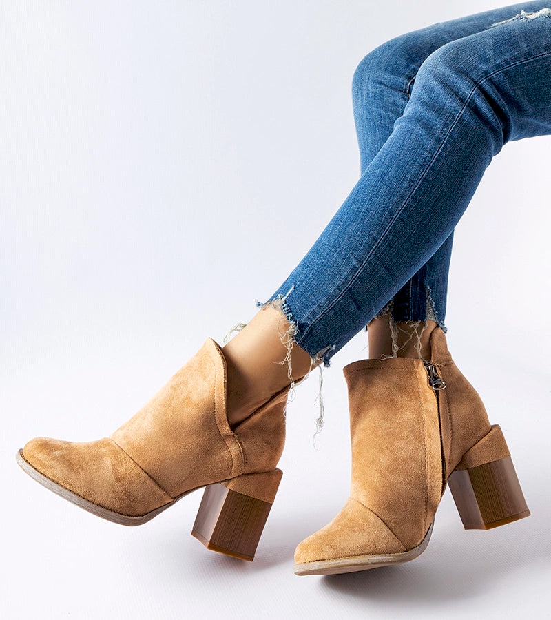 3-Bežové kotníkové boty s výřezy Artemisia-3