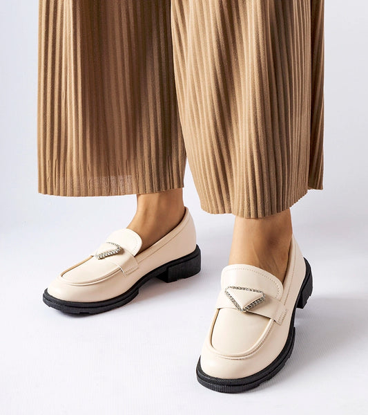 1-Bežové mokasíny zdobené zirkony od Marsilius-1