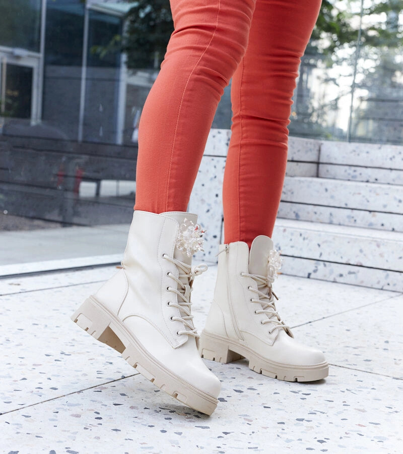 1-Bežové kotníčkové boty s dekorativními korálky Accadia-1