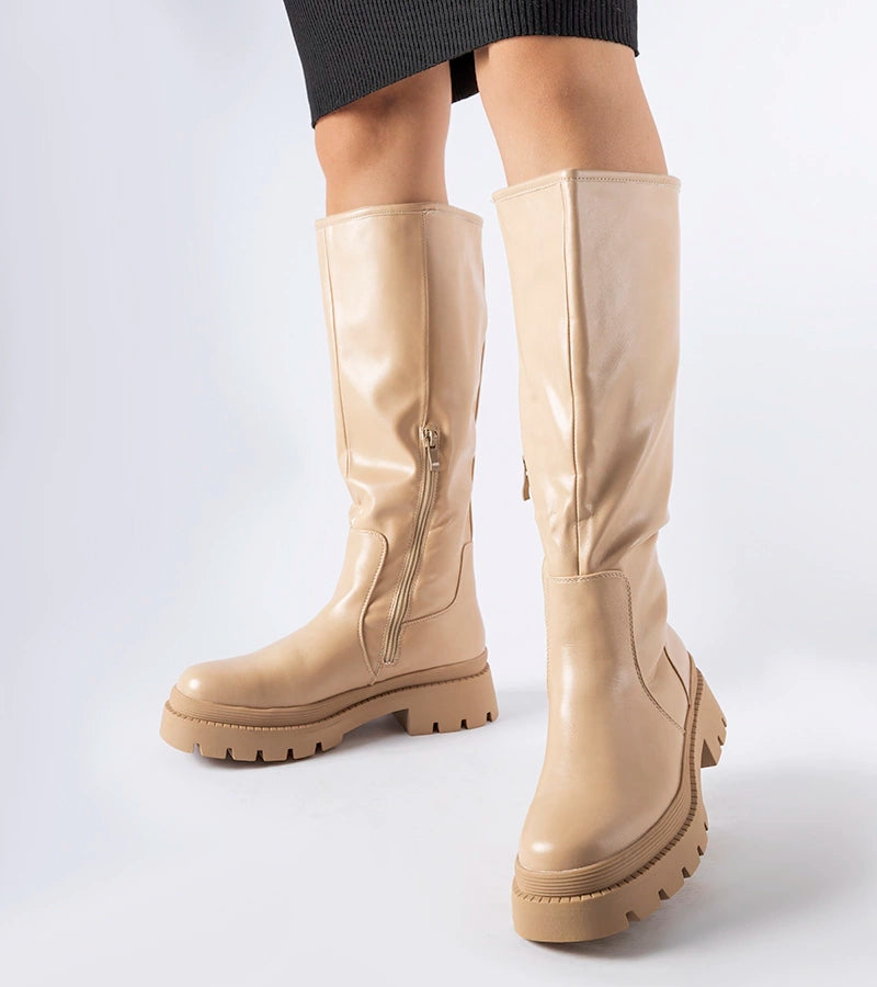 1-Béžové ploché klasické kozačky Christien-1