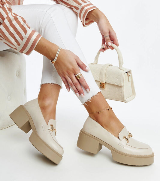 1-Bežové polobotky na podpatku z ekokože Vinceza-1