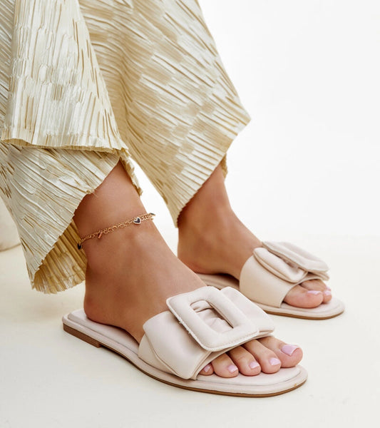 1-Bežové pantofle s přezkou Ganema-1