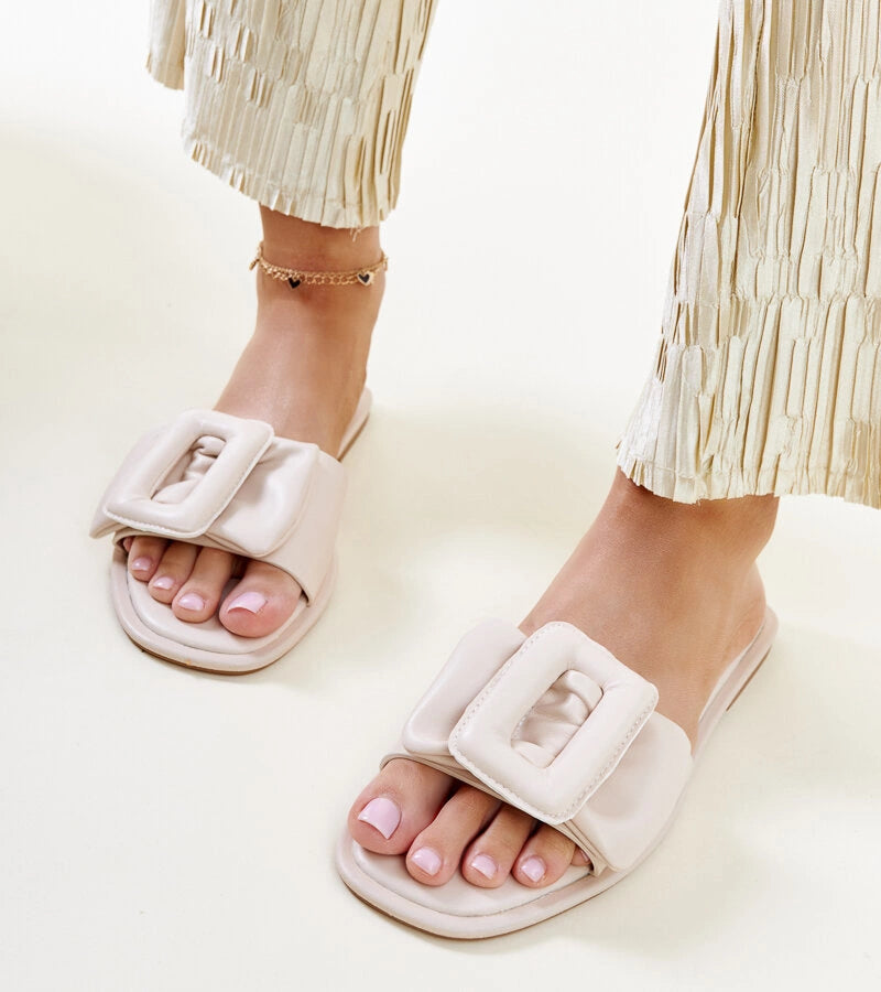 3-Bežové pantofle s přezkou Ganema-3