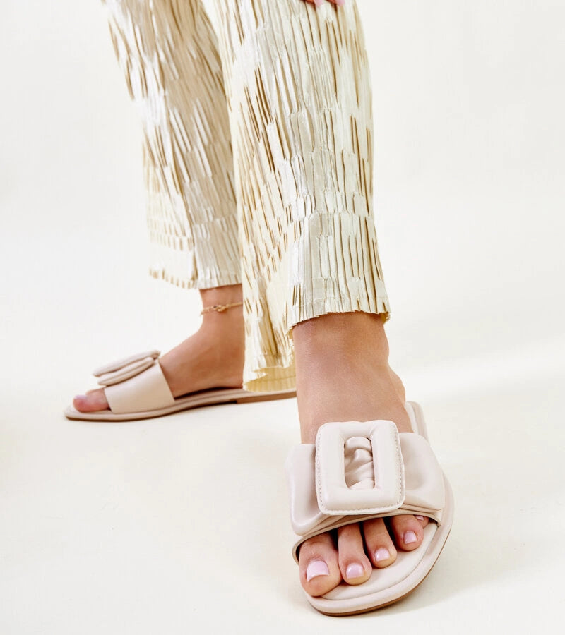 4-Bežové pantofle s přezkou Ganema-4