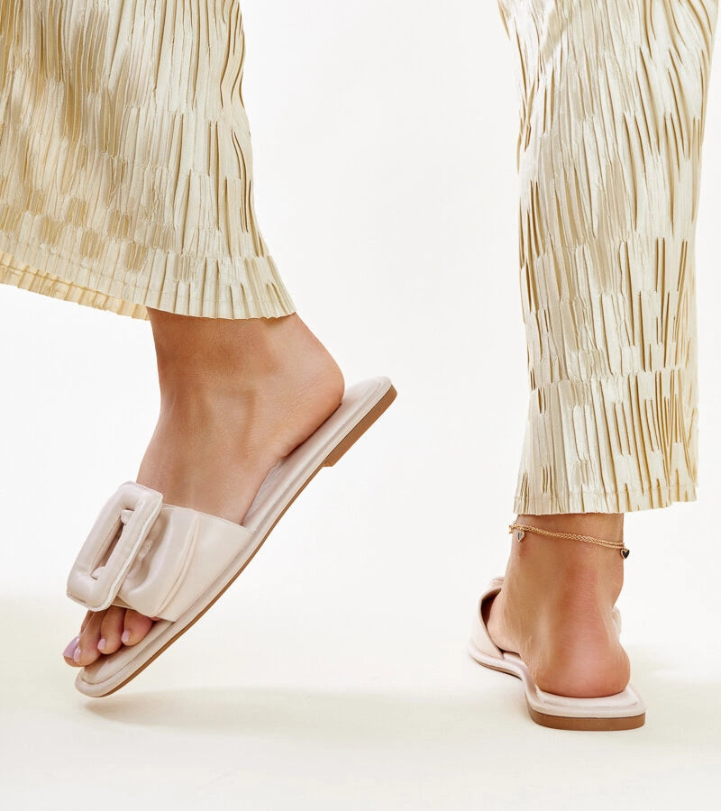 5-Bežové pantofle s přezkou Ganema-5