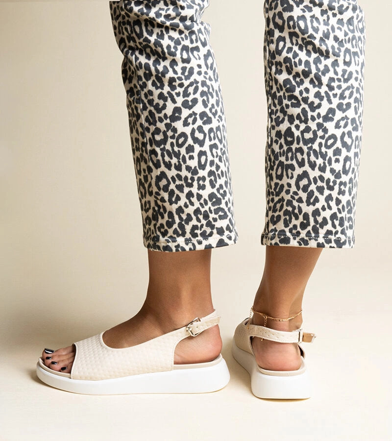 3-Bežové sandály na silnější podrážce Hamonda-3