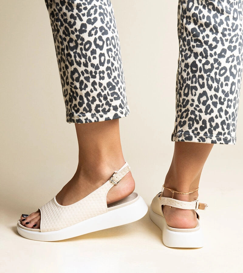 1-Bežové sandály na silnější podrážce Hamonda-1