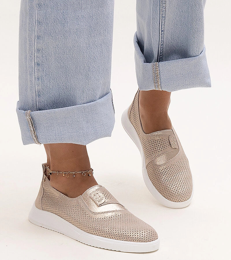 2-Zlaté kožené tenisky Ethels s perforací-2