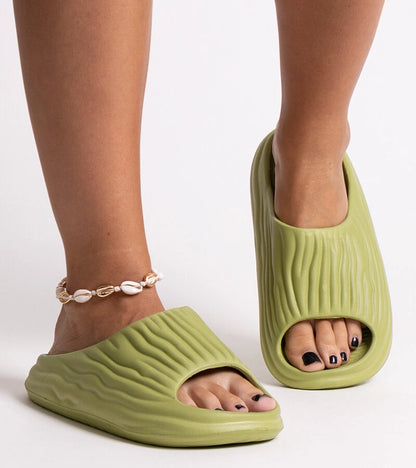 1-Zelené pantofle s rýhami Miniya-1