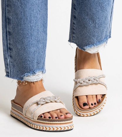 4-Bežové pantofle zdobené křišťály od Kamiliana-4